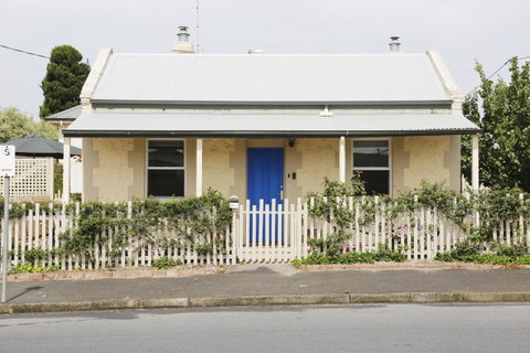 Wayfarers Cottage - Accommodation Main Beach 5