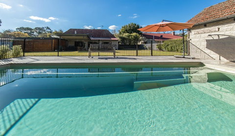 The Tudor House - Accommodation Main Beach 20