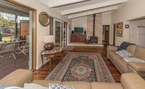 The Tudor House - Accommodation Main Beach 6