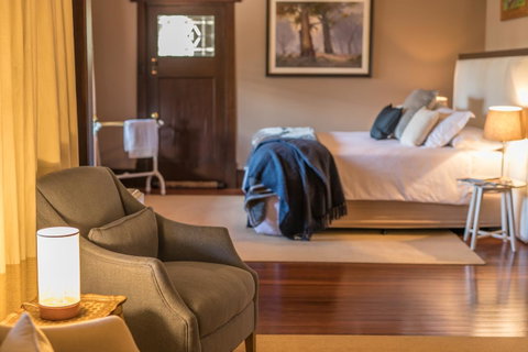 The Tudor House - Accommodation Main Beach 1