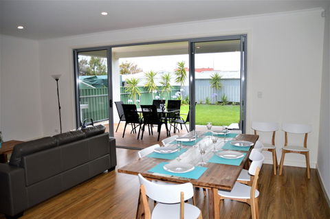 Eastern Breeze - Accommodation Main Beach 3