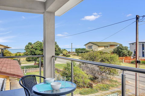 Eastern Breeze - Accommodation Main Beach 22