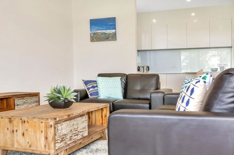 Eastern Breeze - Accommodation Main Beach 28