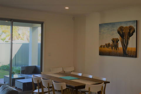 Eastern Breeze - Accommodation Main Beach 4