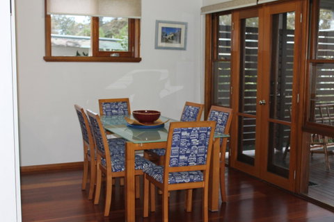 \'Point Break\' Your Waterfront Break At The Point - Accommodation Main Beach 7