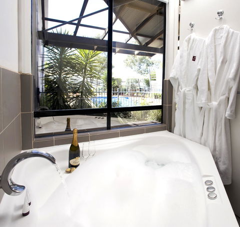 Majestic Oasis Apartments - Accommodation Main Beach 9