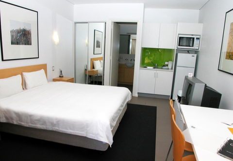 Majestic Oasis Apartments - Accommodation Main Beach 11