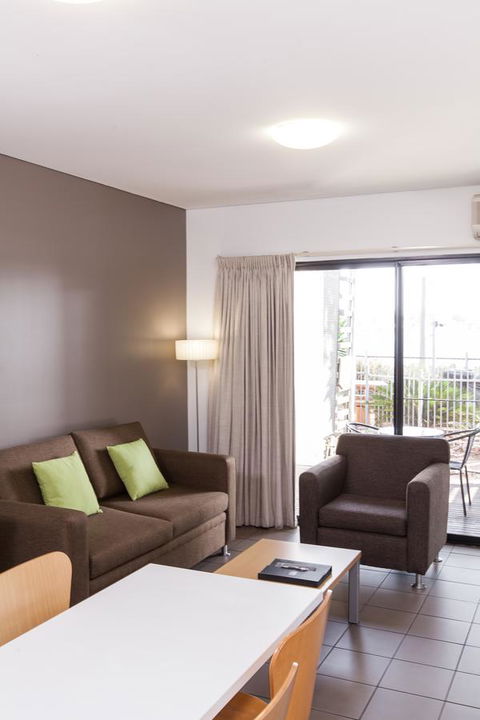Majestic Oasis Apartments - Accommodation Main Beach 17