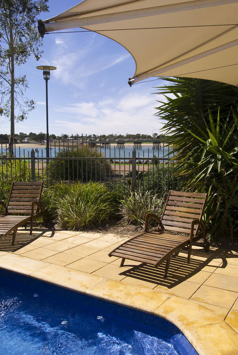 Majestic Oasis Apartments - Accommodation Main Beach 13