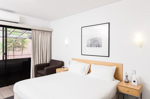 Majestic Oasis Apartments - Accommodation Main Beach 30