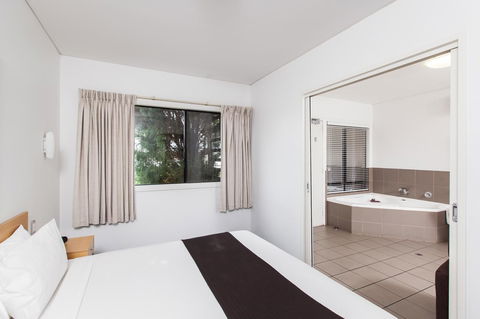 Majestic Oasis Apartments - Accommodation Main Beach 20
