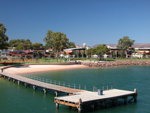 Majestic Oasis Apartments - Accommodation Main Beach 3