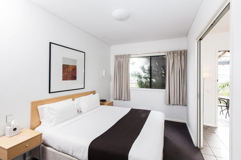 Majestic Oasis Apartments - Accommodation Main Beach 19