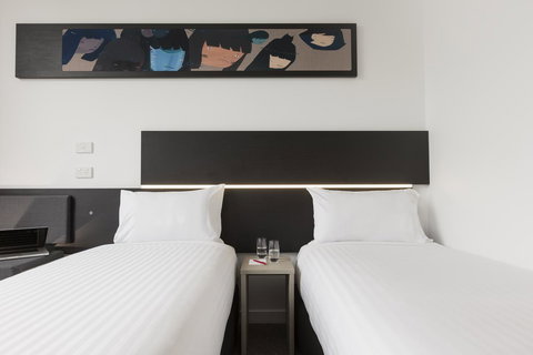 Ibis Adelaide - Accommodation Main Beach 5
