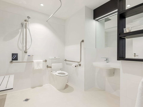 Ibis Adelaide - Accommodation Main Beach 38