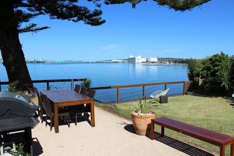 Bay 10 - Suites And Apartments - Accommodation Main Beach 17