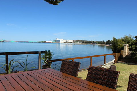Bay 10 - Suites And Apartments - Accommodation Main Beach 30