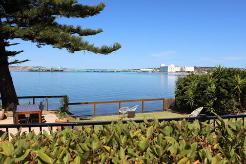 Bay 10 - Suites And Apartments - Accommodation Main Beach 25
