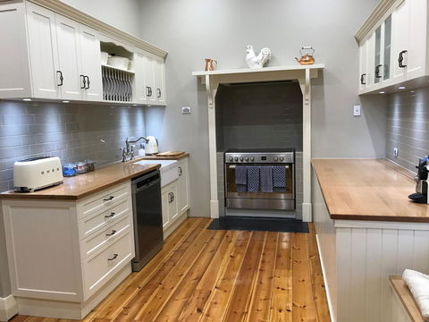 Ambrosia Holiday Home - Accommodation Main Beach 8