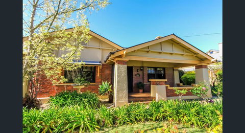Ambrosia Holiday Home - Accommodation Main Beach 0