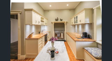 Ambrosia Holiday Home - Accommodation Main Beach 24