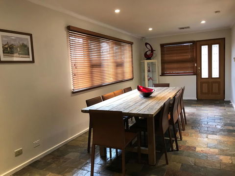 Ambrosia Holiday Home - Accommodation Main Beach 17