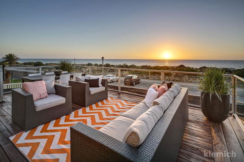 The Beach House @ Grange - Accommodation Main Beach 2