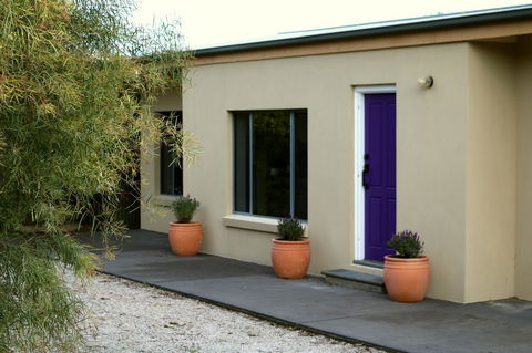 The Purple Door On Seaview - Accommodation Main Beach 1