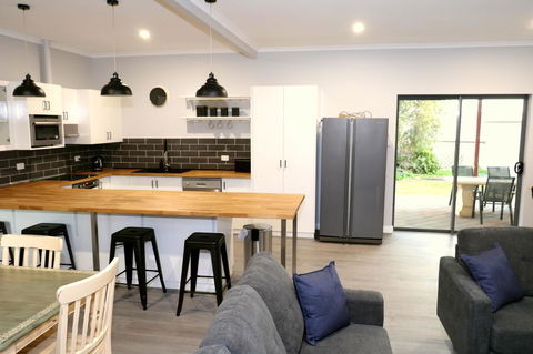 The Purple Door On Seaview - Accommodation Main Beach 4