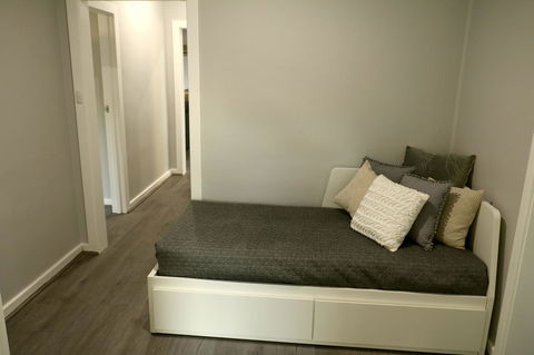 The Purple Door On Seaview - Accommodation Main Beach 9