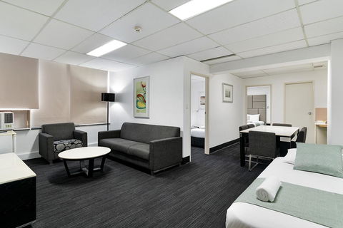 Cosmo On Bank - Accommodation Main Beach 5