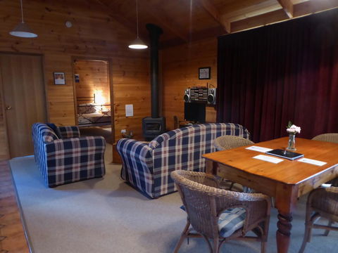 Molly's Chase - Accommodation Main Beach 19