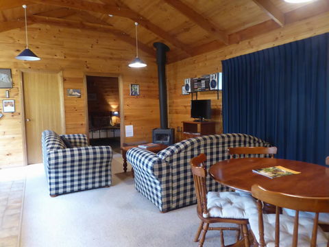 Molly's Chase - Accommodation Main Beach 1