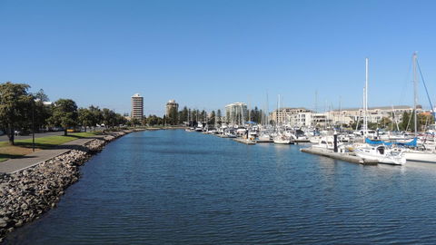 Glenelg - Marina Retreat - Accommodation Main Beach 3