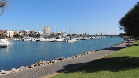 Glenelg - Marina Retreat - Accommodation Main Beach 2