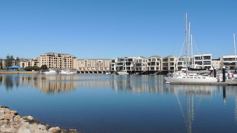 Glenelg - Marina Retreat - Accommodation Main Beach 5