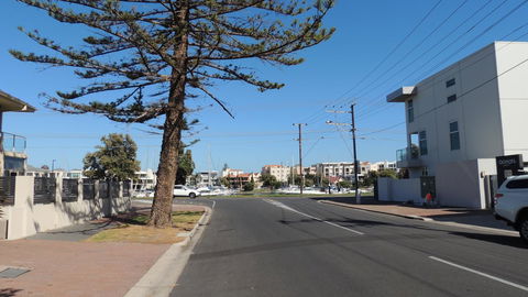 Glenelg - Marina Retreat - Accommodation Main Beach 6