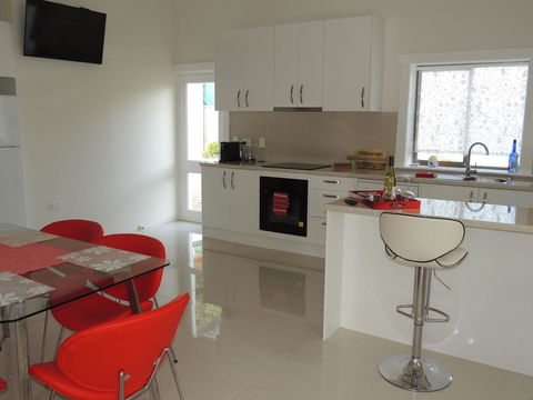 Glenelg - Marina Retreat - Accommodation Main Beach 12
