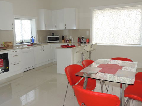 Glenelg - Marina Retreat - Accommodation Main Beach 11