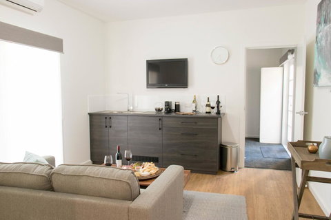 A Coonawarra Experience - Accommodation Main Beach 5