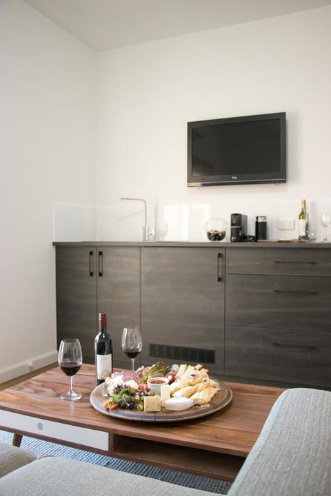 A Coonawarra Experience - Accommodation Main Beach 9