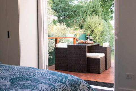 A Coonawarra Experience - Accommodation Main Beach 0