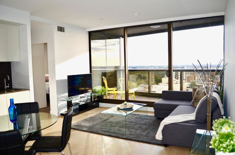 VUEonKW - Accommodation Main Beach 0