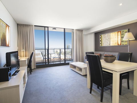 Oaks Adelaide Horizons Suites - Accommodation Main Beach 3