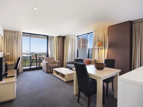 Oaks Adelaide Horizons Suites - Accommodation Main Beach 13
