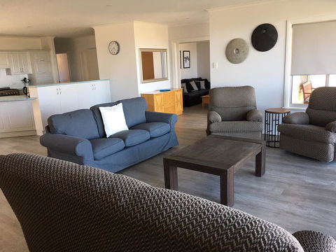 Emu Bay Holiday Homes - Accommodation Main Beach 30
