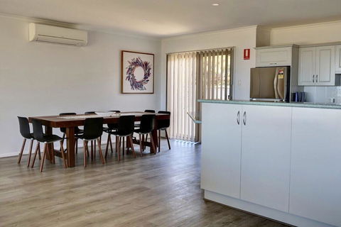 Emu Bay Holiday Homes - Accommodation Main Beach 17