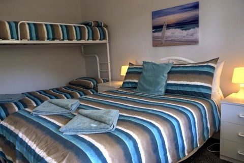 Emu Bay Holiday Homes - Accommodation Main Beach 3