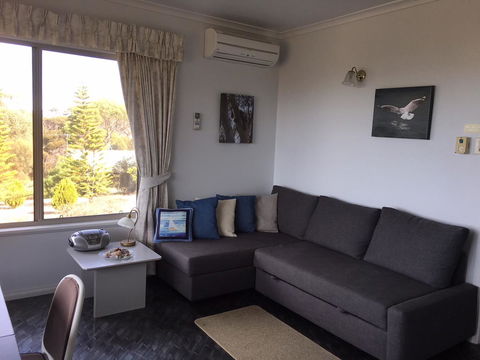 Emu Bay Holiday Homes - Accommodation Main Beach 37