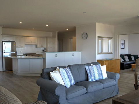Emu Bay Holiday Homes - Accommodation Main Beach 15